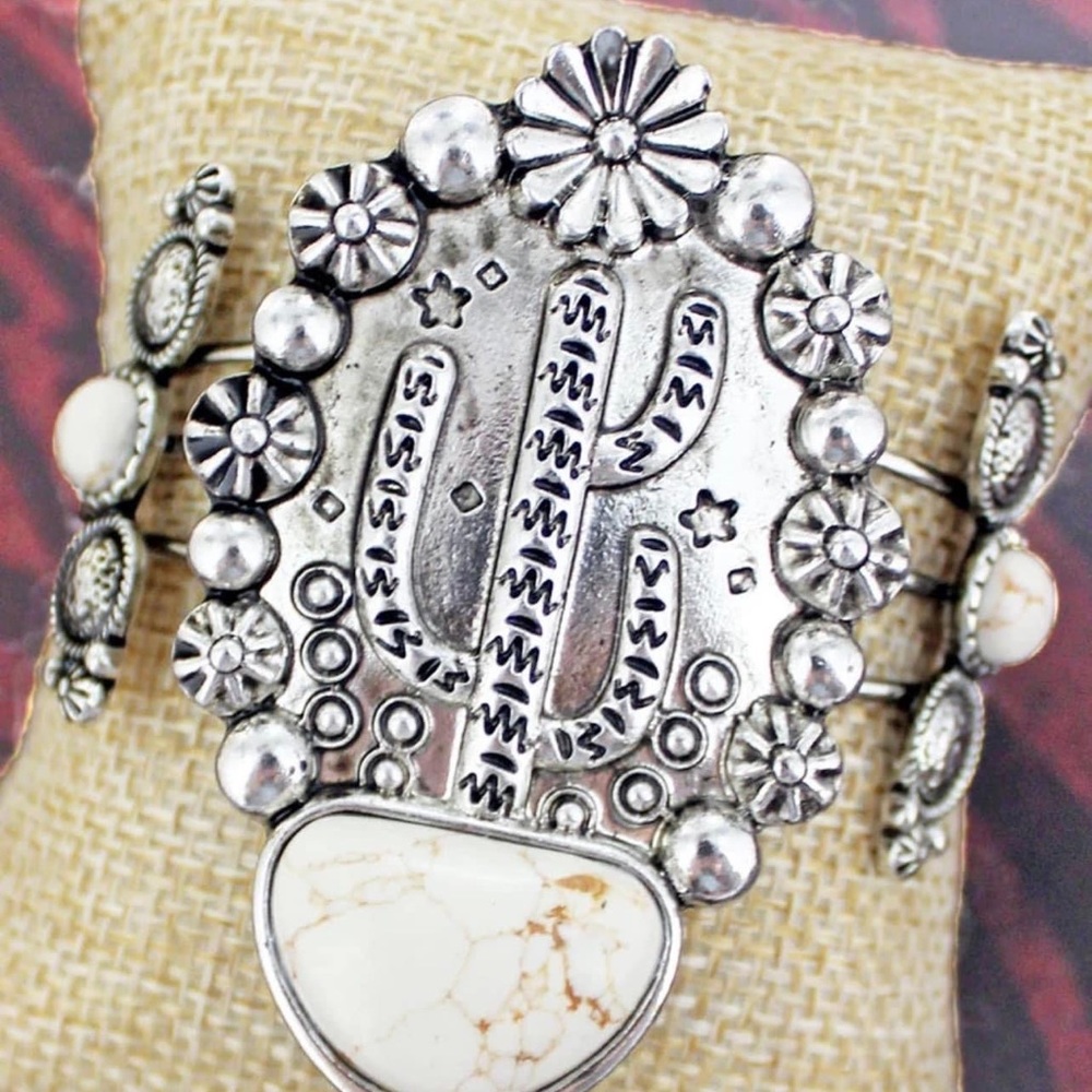 Cuff Bracelet 🤤